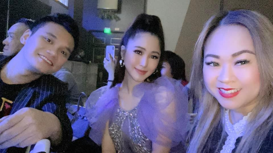 "Đẳng cấp là nhất thời phong độ là mãi mãi của một giọng hát vượt thời gian", Hương Tràm ngợi khen giọng hát của Lệ Quyên.