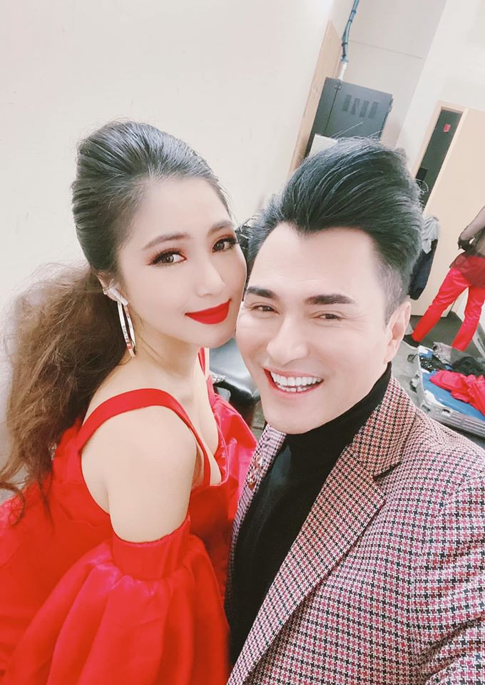 Hương Tràm hiện tạm rời showbiz để hoàn thành ước mơ du học ở Mỹ. Tuy vậy, thi thoảng cô vẫn nhận show để thỏa mãn đam mê ca hát.