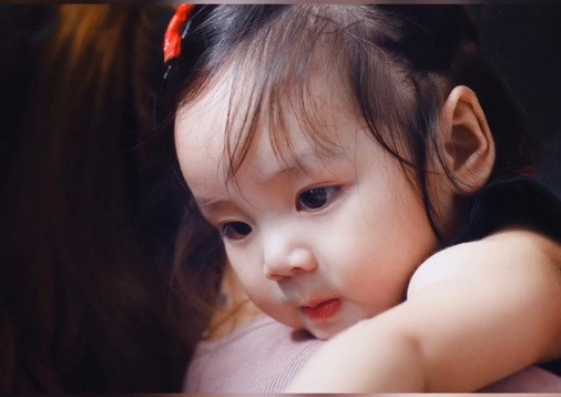 "Mẹ chỉ muốn các em có cuộc sống đầy đủ, đầy đủ về tinh thần và cả vật chất, lớn lên chỉ toàn tình yêu thương", bà xã của Hoài Lâm tâm sự.