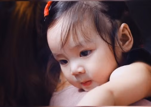 "Mẹ chỉ muốn các em có cuộc sống đầy đủ, đầy đủ về tinh thần và cả vật chất, lớn lên chỉ toàn tình yêu thương", bà xã của Hoài Lâm tâm sự.