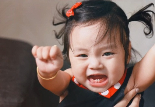 Nhiều người gửi lời chúc mừng hạnh phúc đến cặp đôi. Con gái Hoài Lâm cũng nhận được những lời xuýt xoa khen ngợi kháu khỉnh, đáng yêu.