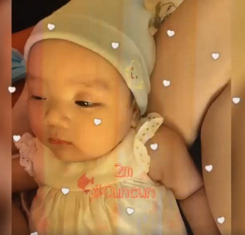 Theo chia sẻ của Bảo Ngọc, cô sinh liên tiếp 2 cô con gái, đây là bé thứ 2, tên thân mật là Cún.