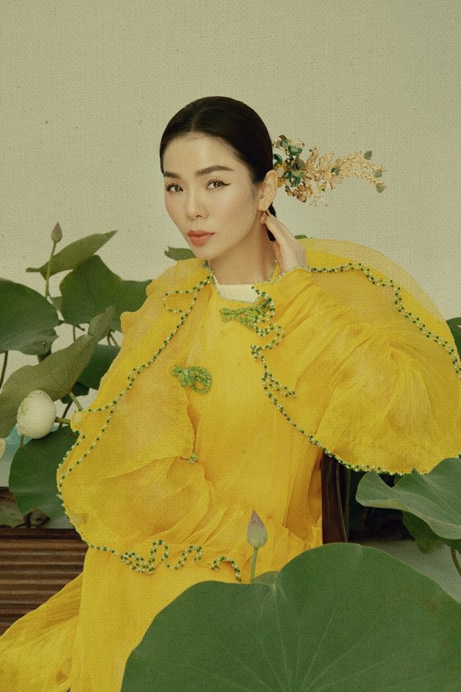 Hiện tại nữ ca sĩ đang tích cực tập luyện chuẩn bị cho đêm diễn.