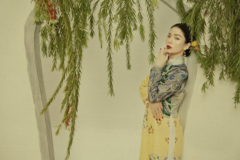 Riêng tiền may trang phục đã tốn của Lệ Quyên hơn 1 tỷ đồng và chi phí cho vũ công là 1 tỷ rưỡi.