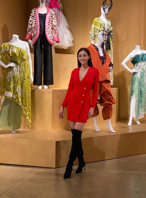 Dù tới Miss World 2019 trễ hơn so với rất nhiều đại diện từ các nước khác nhưng Hoa hậu Lương Thùy Linh đã nhanh chóng nhập cuộc và tự tin tỏa sáng.