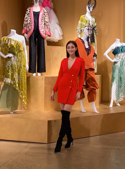 Dù tới Miss World 2019 trễ hơn so với rất nhiều đại diện từ các nước khác nhưng Hoa hậu Lương Thùy Linh đã nhanh chóng nhập cuộc và tự tin tỏa sáng.