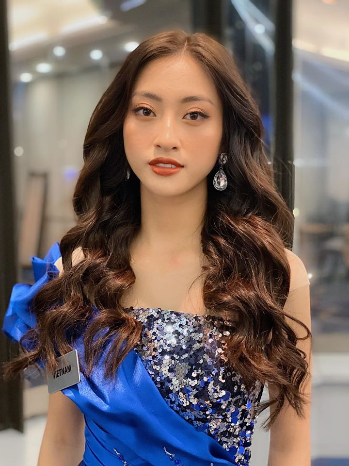 Đến cuộc thi Miss World 2019 trễ do gặp sự cố visa, Lương Thùy Linh vẫn tự tin, liên tục ghi điểm khiến fan sắc đẹp vô cùng vui sướng.