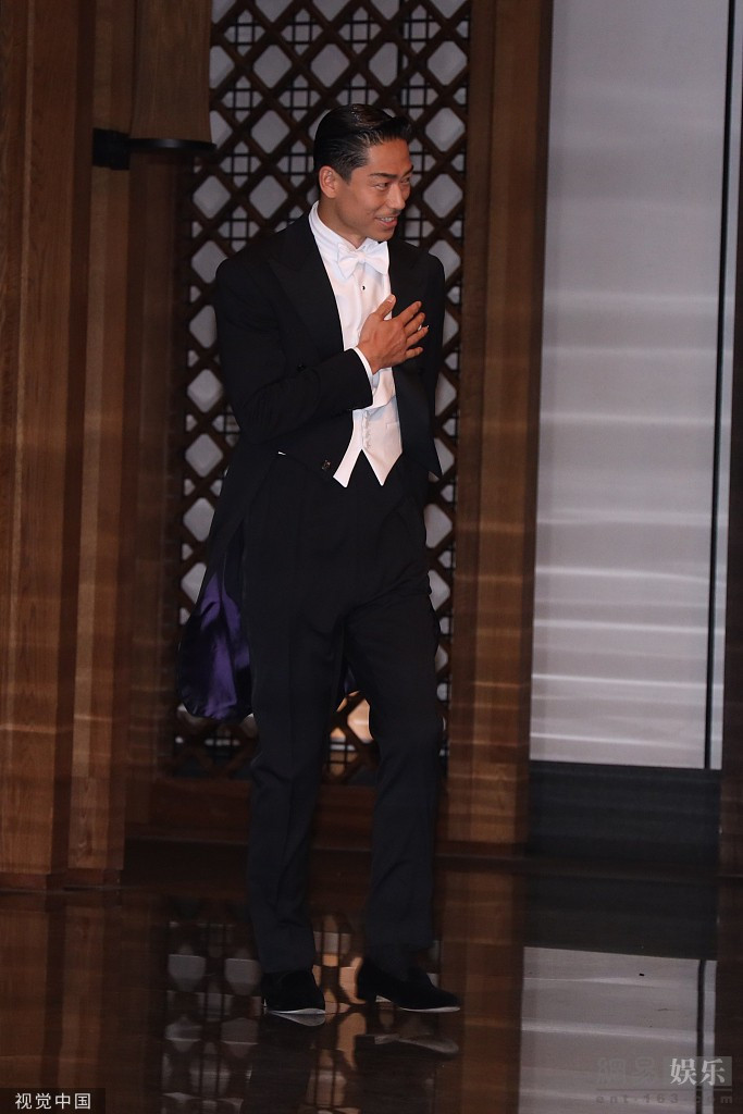 Lâm Chí Linh đã mời một số bạn bè tại quê nhà tới tham gia ngày vui. Nổi bật có MC, diễn viên truyền hình Trương Tiểu Yến - người được coi là ân sư của cô. Ngoài ra, nhóm khách mời nổi tiếng tham dự hôn lễ chỉ có MC Thái Khang Vĩnh, bạn thân Tiểu S, Hoàng Tử Giảo, vợ chồng nam ca sĩ Vương Lực Hoành.