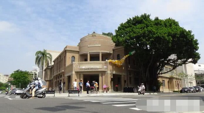 Vi sao Lam Chi Linh bi chi trich du doi truoc ngay cuoi?