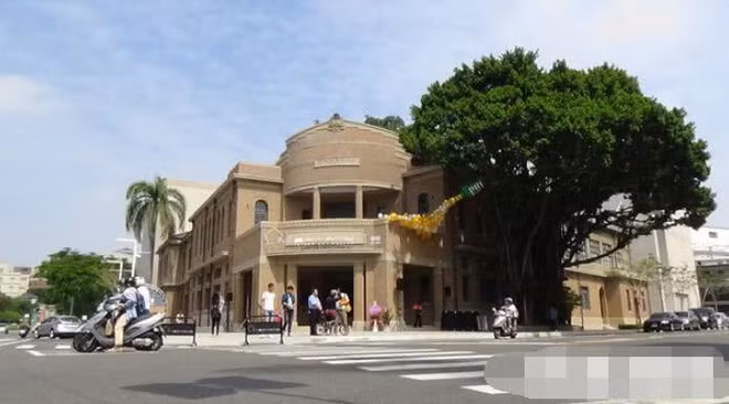 Vi sao Lam Chi Linh bi chi trich du doi truoc ngay cuoi?