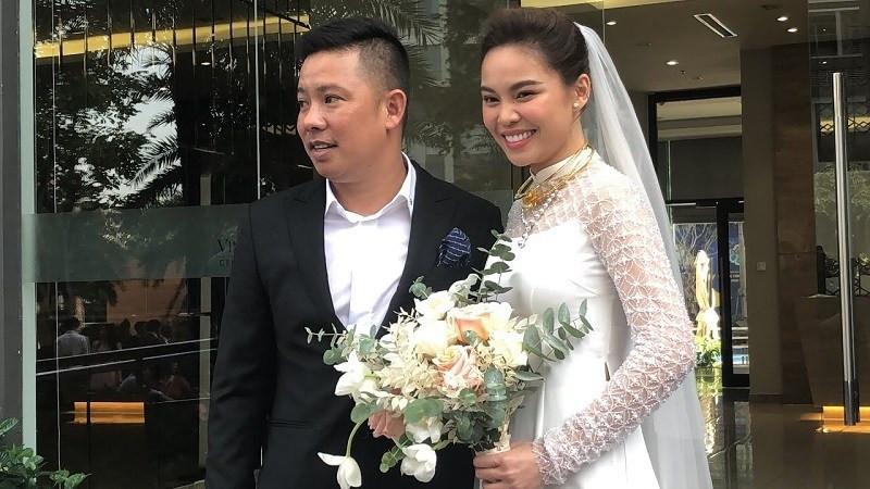 Dam cuoi Giang Hong Ngoc khong phuc vu tre em gay xon xao