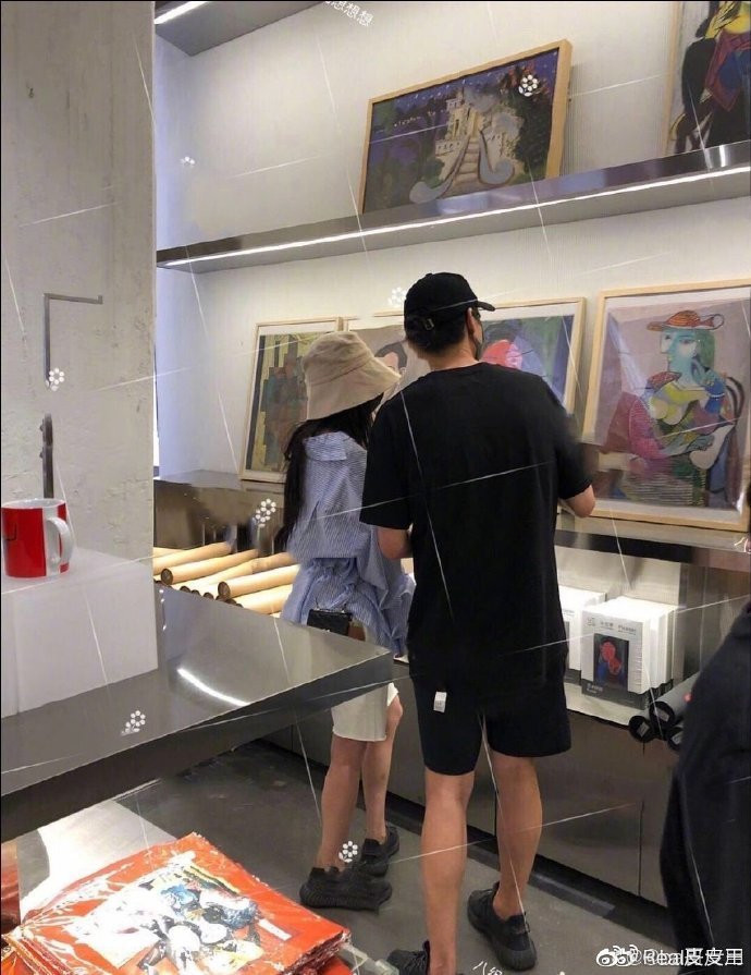 Lo anh chung khach san voi tinh tre, phia Duong Mich noi gi?-Hinh-3