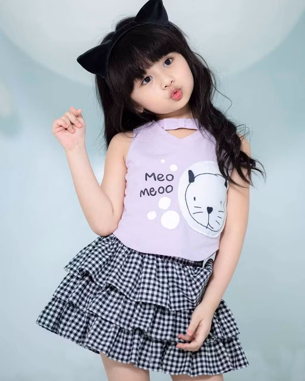 "Tiểu Baifern" thường mặc những bộ đầm công chúa lộng lẫy, khoe vẻ đáng yêu, dễ thương.