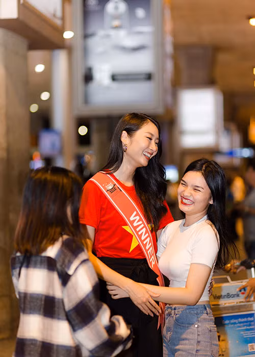 Trước khi trở thành tân Hoa hậu Sinh viên Thế giới, Thanh Khoa sở hữu khá nhiều thành tích nổi bật khác như: giải Gương mặt thời trang cuộc thi Elite Model Look 2014, Top 5 Asian Top Fashion Model of the Year trong khuôn khổ Asian Fashion Award 2014.