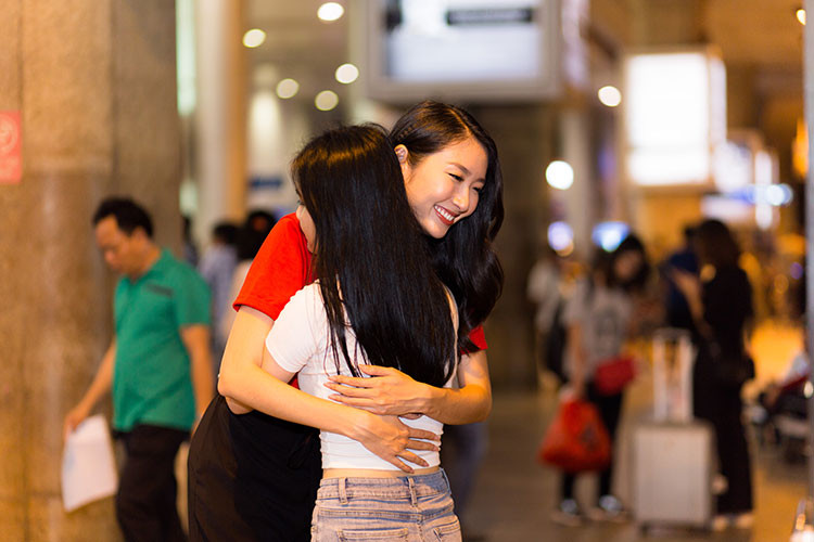 Cô chia sẻ: “Khoa biết chiếc vương miện mình đang đội không chỉ là minh chứng cho nhan sắc mà còn về trí tuệ và kiến thức của một cô hoa hậu. Trước mắt Khoa sẽ hoàn thành việc học tại trường, trau dồi thêm kiến thức và kỹ năng mềm để chứng minh mình xứng đáng cho việc trở thành chủ nhân của chiếc vương miện Hoa hậu Sinh viên Thế giới”.