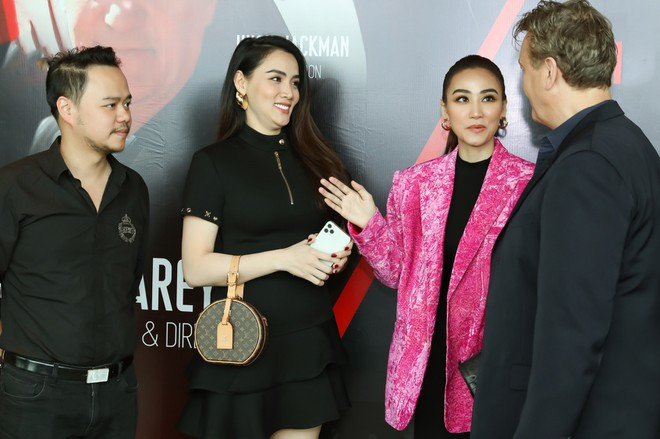 Diễn viên, người mẫu Trang Nhung trẻ trung ở tuổi 34. Cô mặc váy đen khá đơn giản. Trang Nhung tâm sự hiện tại cô dành hầu hết thời gian để phụ giúp ông xã và chăm sóc 2 con nên không có nhiều cơ hội phát triển diễn xuất.