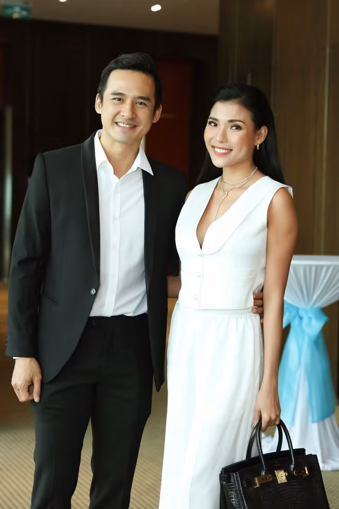 Vợ chồng Thúy Diễm - Lương Thế Thành cũng có mặt.