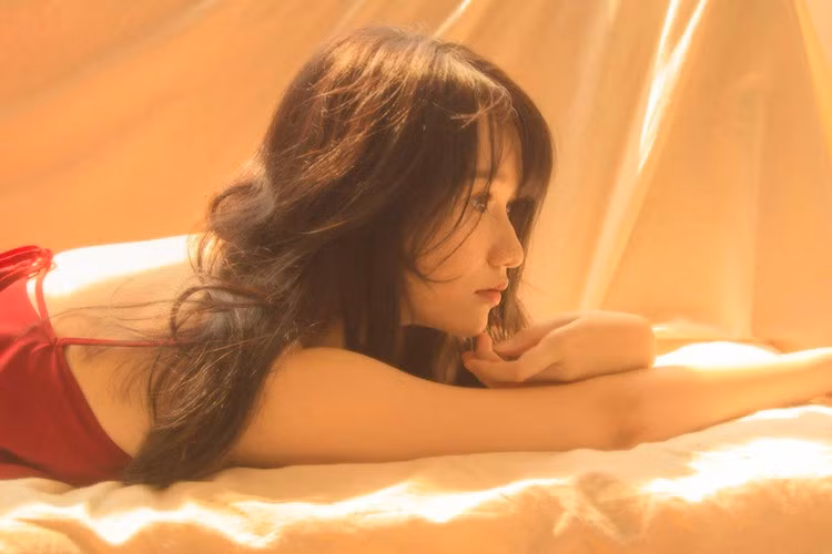 "Mắt biếc" được bấm máy từ tháng 3, hiện đang công chiếu tại các rạp trên toàn quốc.