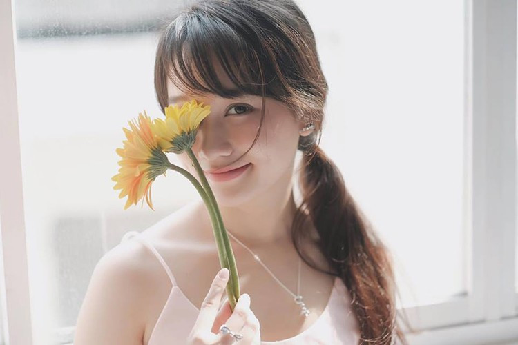 Ngoài đời, Trúc Anh sở hữu vẻ đẹp nữ tính với mái tóc thướt tha.