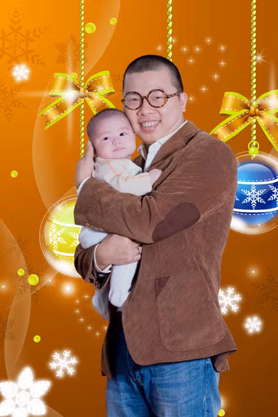 Theo chia sẻ của Hải Anh, anh và bà xã sinh năm 1985 phải lòng nhau trong quá trình làm việc chung. Cô chính là nhà thiết kế cho thương hiệu thời trang do anh sở hữu. Không lâu sau kết hôn cặp đôi chào đón con trai đầu lòng chào đời.