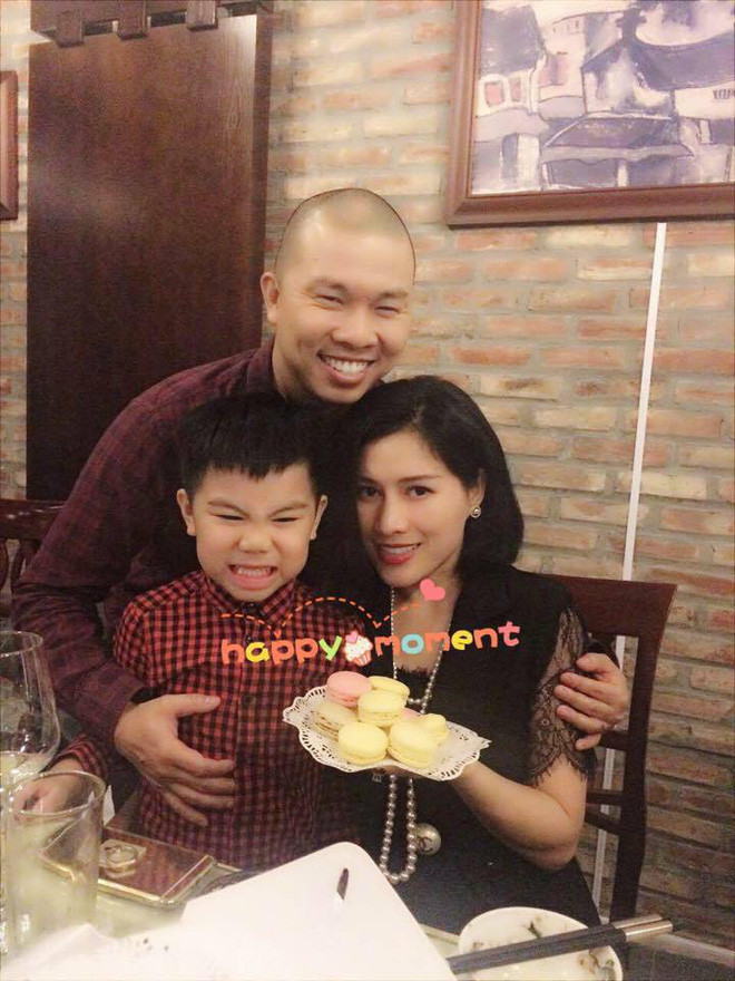 Ngoài ra, nam diễn viên đi đâu cũng mang vợ theo cùng, vợ thích gì sẽ mua tặng. Anh cũng bày tỏ niềm tự hào vì có người vợ xinh đẹp, giỏi giang.