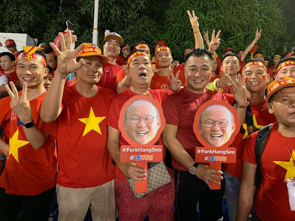 Trước đó, Nhật Cường, Lý Hùng phấn khích khi U22 Việt Nam giành huy chương vàng tại Sea Game 30.