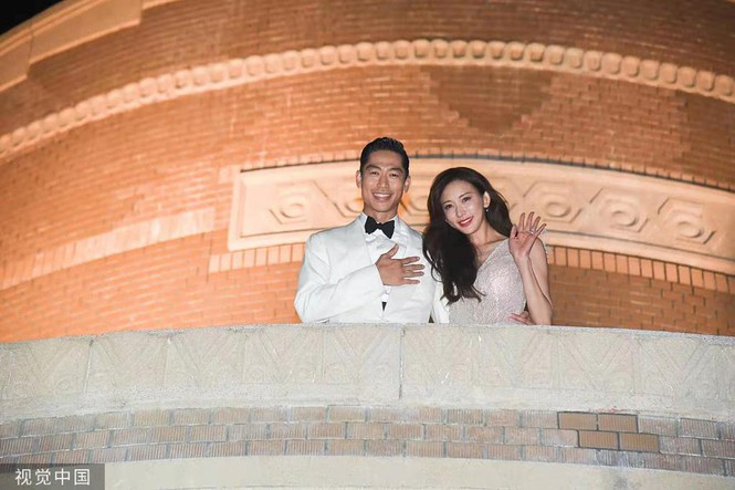 Đôi tân lang tân nương gửi lời cảm ơn sự quan tâm của bạn bè và người hâm mộ.