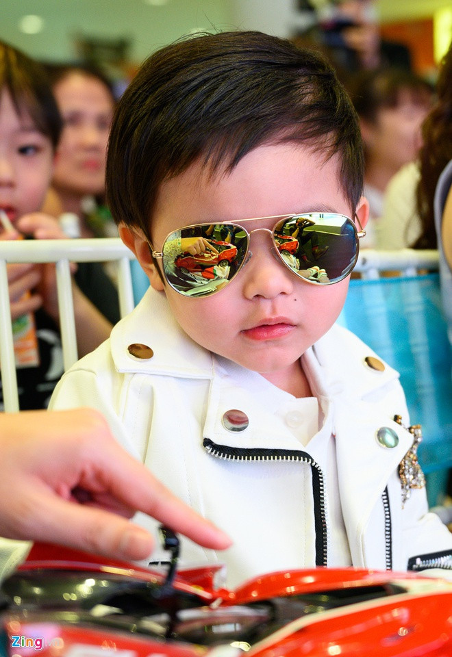 Nam ca sĩ nói vui về con trai: "Thiên Từ bây giờ như ngôi sao, được khán giả yêu thích, quan tâm hơn cả ba mẹ".