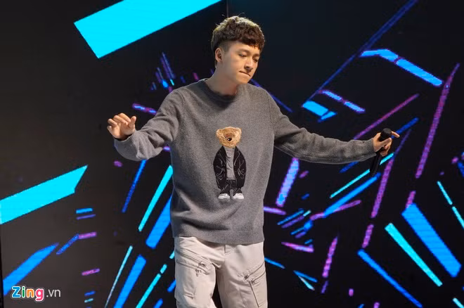 Ngô Kiến Huy đang bận rộn chuẩn bị cho đêm diễn Truyền thái y nhưng vẫn chăm chỉ chạy show. Anh gửi tới khán giả bản hit đình đám của mình trong năm 2019.