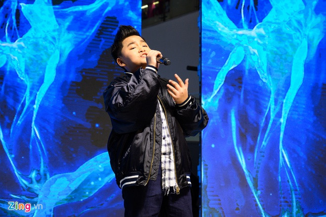 Chấn Quốc - Á quân Giọng hát Việt nhí 2019 khoe giọng hát nội lực và cảm xúc qua ca khúc Pa Pa và What About Us.