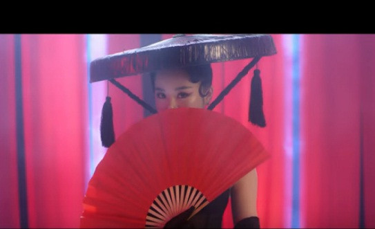 Hot girl cũng chia sẻ cô sẽ rút kinh nghiệm, cẩn trọng hơn khi lựa chọn trang phục. "Qua việc này Tiên cũng xin rút kinh nghiệm ạ! Sau này sẽ chú ý hơn với những phụ kiện và trang phục truyền thống".