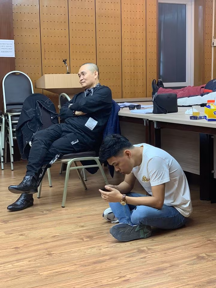 Nghệ sĩ Xuân Hinh trong buổi tập.