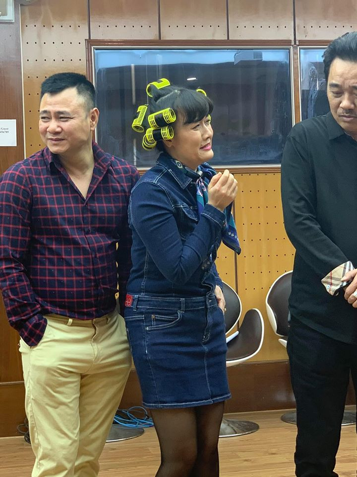 Vân Dung tóc quấn lô tập cùng Tự Long, Quốc Khánh.