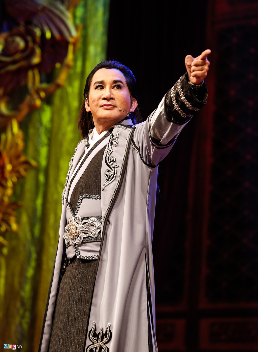 NSƯT Kim Tử Long liên tục hỏi vui "quý vị đã buồn ngủ chưa?".