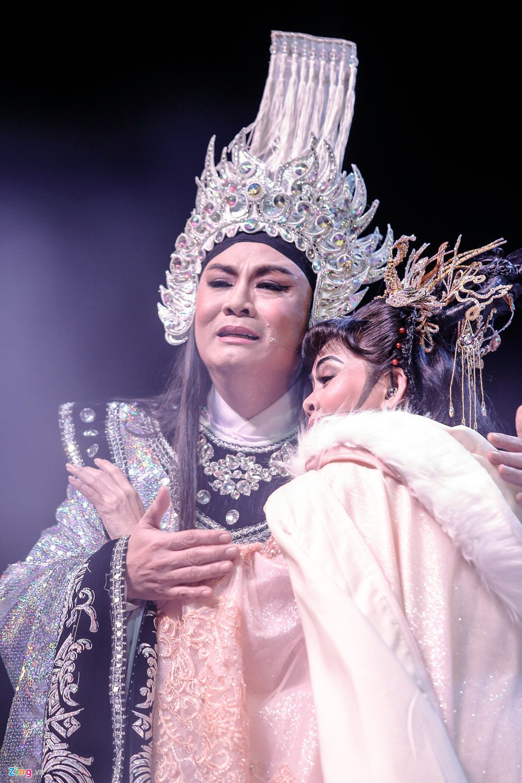 Có những tiết mục người xem chẳng nhớ tên, không biết nhân vật là ai, nhưng họ vẫn thích thú vì đơn giản "tôi thích nghe cải lương lắm!".