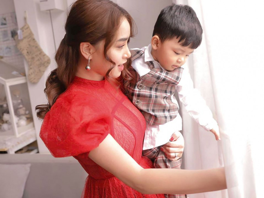  3 con của Hải Băng có tên thân mật là Kem, KOi và KiO. Tất cả đều thừa hưởng nhiều nét đẹp từ cả bố lẫn mẹ.