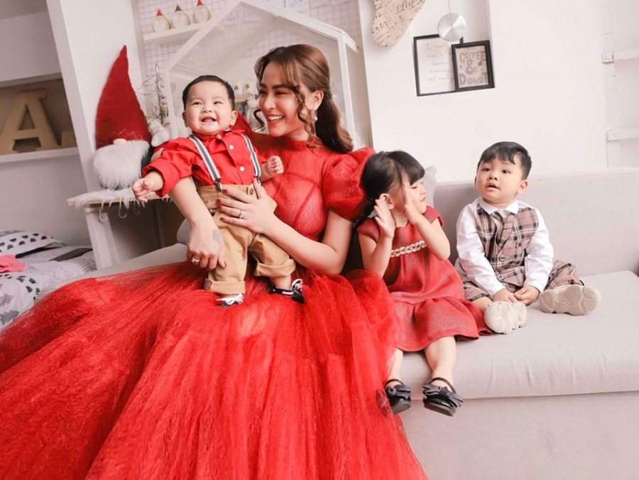 Năm 2019 là năm khá vất vả với Hải Băng khi cô mang thai lần 3 chỉ sau một thời gian ngắn sinh em bé thứ hai. Dù được cảnh báo rất nguy hiểm nhưng nữ ca sĩ vẫn quyết tâm giữ lại con và có quá trình bầu bí cũng như lâm bồn an toàn.