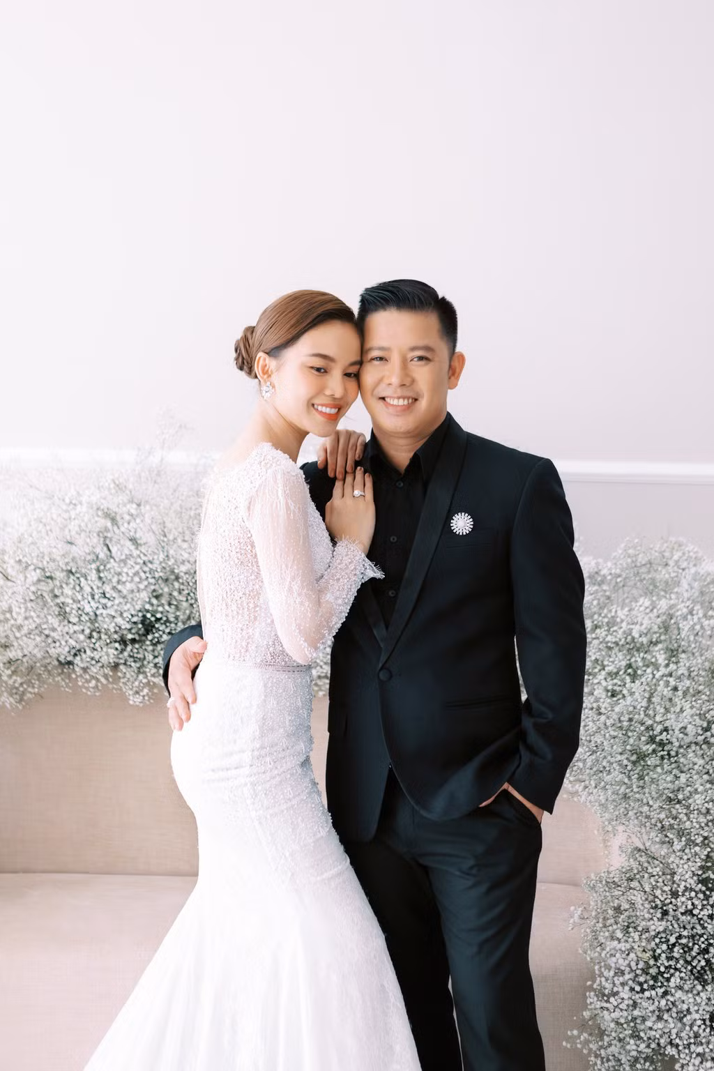 Đặc biệt, bộ ảnh cưới của Giang Hồng Ngọc có sự tham gia của bé Cà Rốt gần một tuổi.