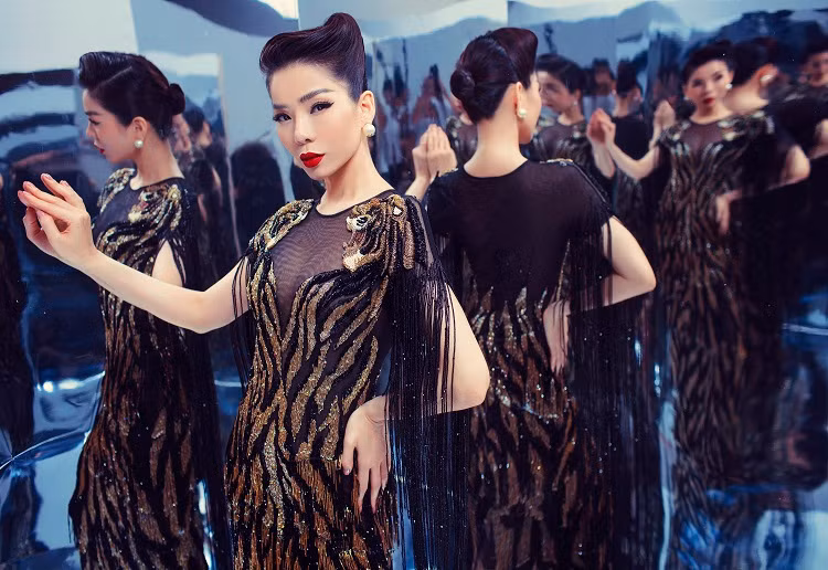 Chính quá trình "quần quật" tập thể lực chuẩn bị cho đêm nhạc đã khiến vòng eo của Lệ Quyên từ 58cm giảm xuống còn 56cm.