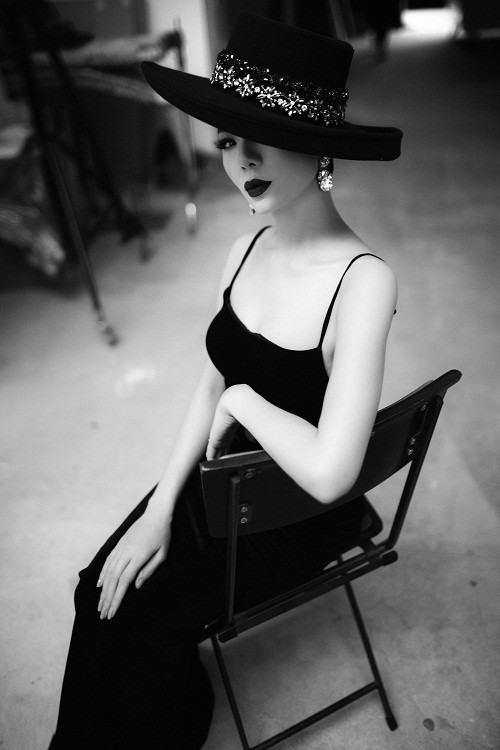 Đêm nhạc Lệ Quyên do Việt Tú làm đạo diễn, nhạc sĩ Hoài Sa đảm nhận vai trò giám đốc âm nhạc.