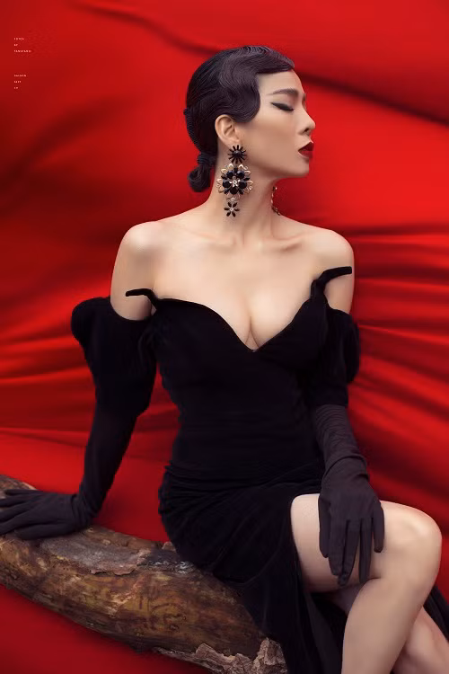 Le Quyen khoe than hinh nuot, vong eo 56cm chuan nhu sieu mau