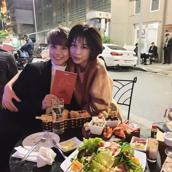 Lo anh hiem con cua BTV Quang Minh va nha van Le Linh-Hinh-4