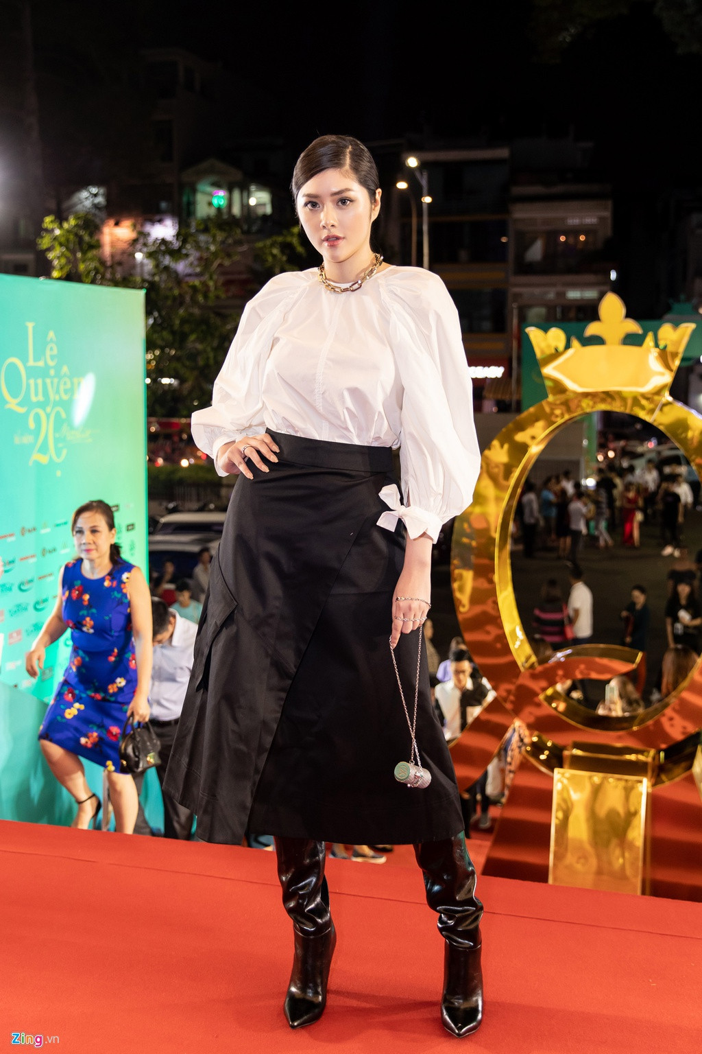 Người mẫu Huỳnh Tiên diện trang phục cá tính khi xuất hiện.