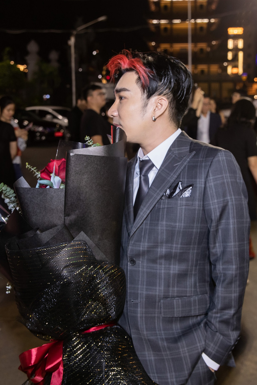 Ca sĩ Quang Hà cũng đến ủng hộ Lệ Quyên. Lệ Quyên từng nhiều lần kết hợp với Quang Hà trên sân khấu, đồng thời cũng là khách mời trong một số live show của nam ca sĩ.