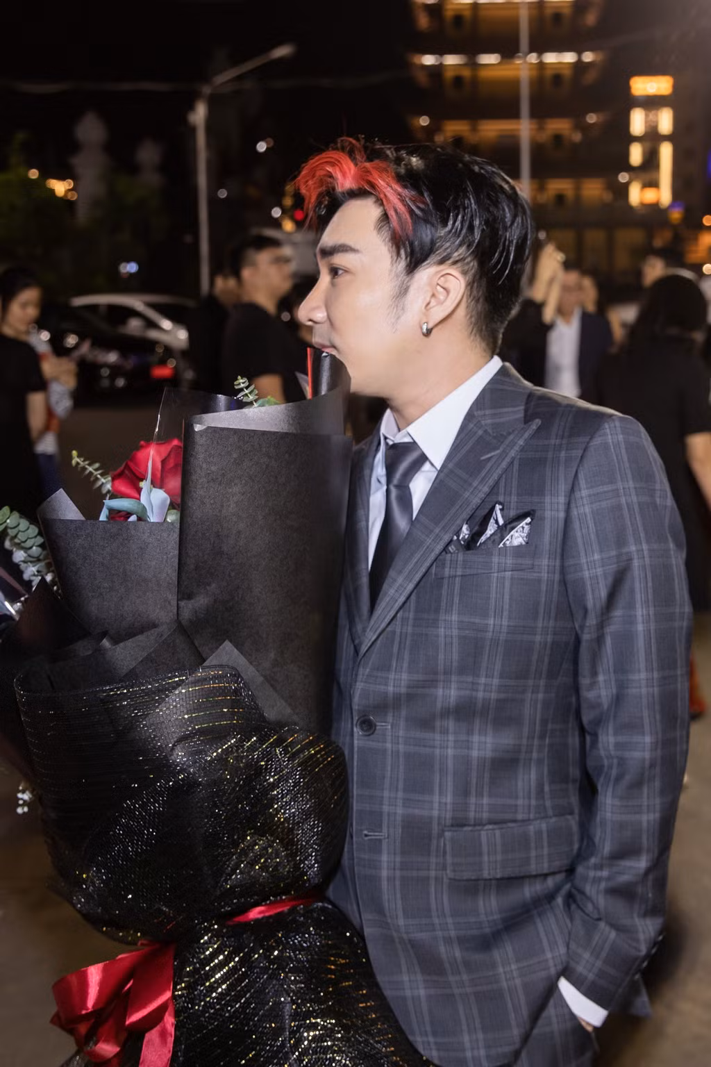 Ca sĩ Quang Hà cũng đến ủng hộ Lệ Quyên. Lệ Quyên từng nhiều lần kết hợp với Quang Hà trên sân khấu, đồng thời cũng là khách mời trong một số live show của nam ca sĩ.