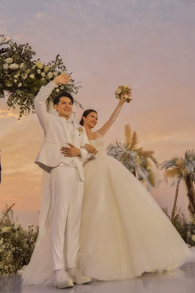 Ong Cao Thang di giay don de cao so 