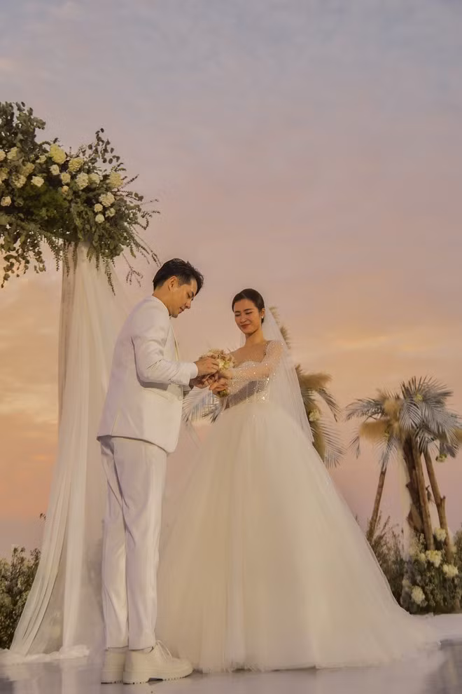 Ong Cao Thang di giay don de cao so 