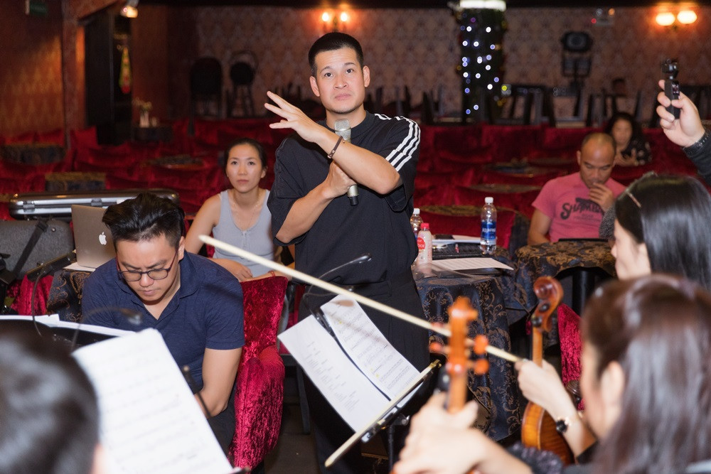  Liveshow của Lệ Quyên sẽ diễn ra vào ngày 20 và 21/12 tại Nhà hát Hòa Bình, TP.HCM, 4/1 tại Trung tâm Hội nghị Quốc gia, Hà Nội.