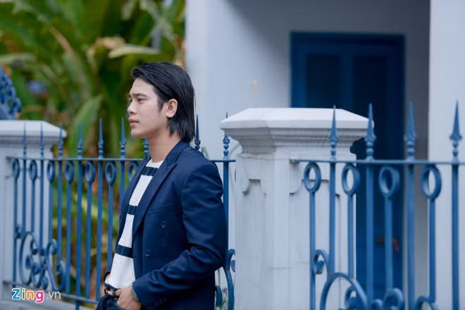 Chia sẻ với Zing.vn, Trần Phong cho biết: "Trước đây tôi chủ yếu đóng phim truyền hình và đây là vai diễn đầu tiên ở mảng điện ảnh. Do đó, tôi rất cố gắng. Hơn nữa, đây cũng là thử thách và bước chuyển mình của tôi. Trước đây, tôi chưa bao giờ đảm nhận vai diễn kiểu đểu cáng, phản diện như lần này".