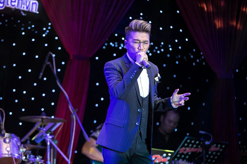 Đáng chú ý, hoạt động ý nghĩa này diễn ra khi Đàm Vĩnh Hưng đang là tâm điểm trong vụ treo thưởng 20 triệu cho ai tát ông bố bạo hành con ở Tiền Giang.